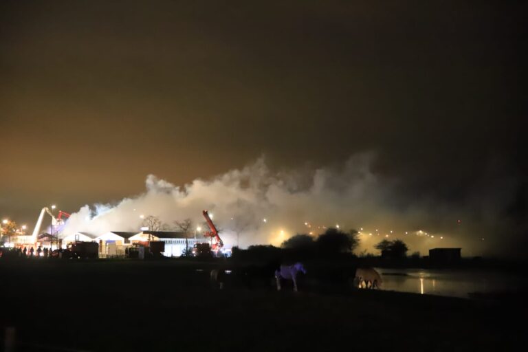 Zeer grote brand Kringloopwinkel Zekkenstraat Hoek van Holland