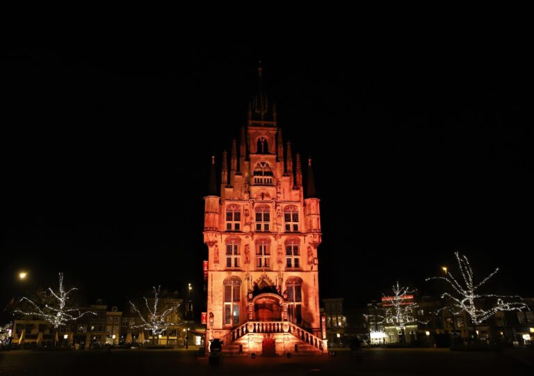 Gebouwen in Nederland kleuren oranje in strijd tegen geweld tegen vrouwen