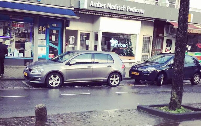 10-jarige jongen rijdt rondje in auto door Rotterdam