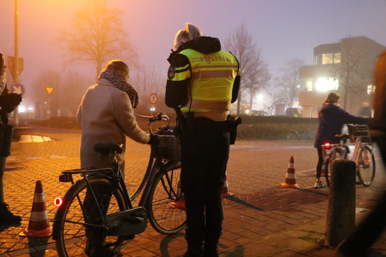 56 bekeuringen bij fietsverlichting controle Krimpen aan den Ijssel