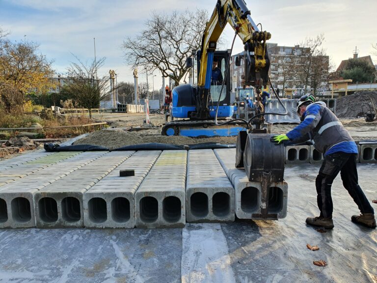 Laatste steen gelegd voor vernieuwde klimaatbestendige entree Diergaarde Blijdorp