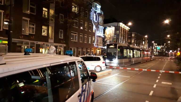 Man vlucht na vechtpartij en wordt geschept door bestelbus West Kruiskade Rotterdam