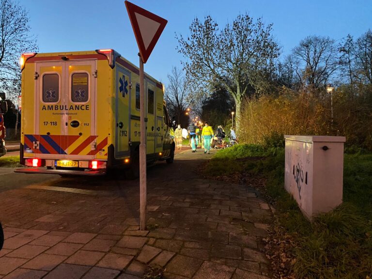 Brandweer bevrijd kind uit spaken van fiets Burgemeester Schalijlaan Capelle aan den IJssel