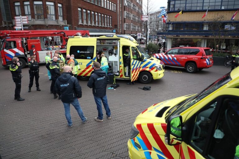 Drie gewonden na steekpartij en brand in Albert Heijn in Den Haag (video)