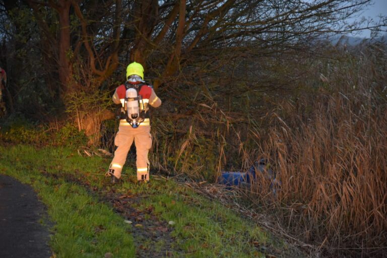 Vaten met vermoedelijk drugsafval gedumpt Oude maaspad Rhoon