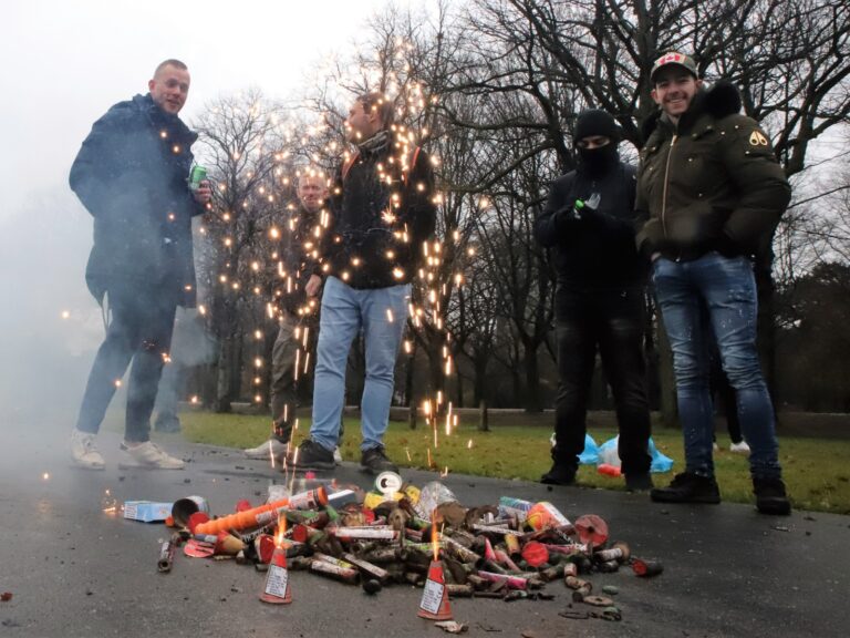 Vuurwerkliefhebbers houden protest op Malieveld