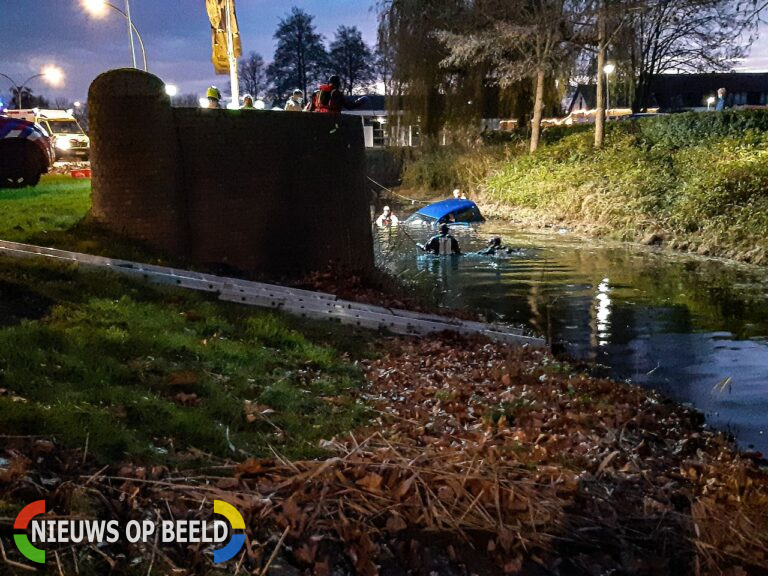 Bestuurder spoorloos na te water geraakte auto in Hellevoetsluis