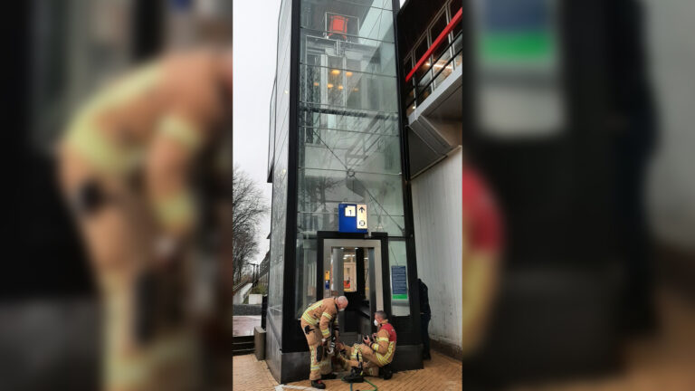 Liftmonteur opgesloten in lift Stationsplein Capelle aan den IJssel