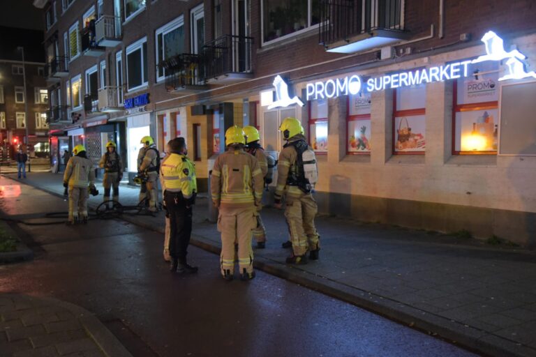 Gewonde na woningbrand Dorpsweg Rotterdam