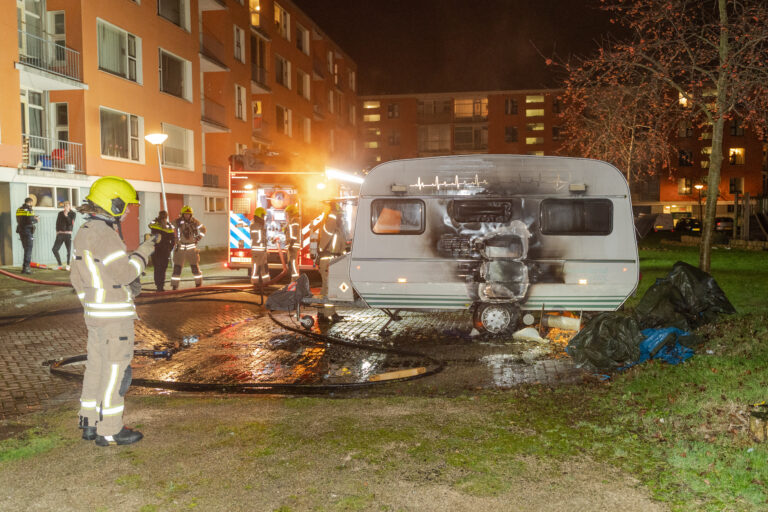 Caravan in brand gestoken Valkenhof Capelle aan den IJssel