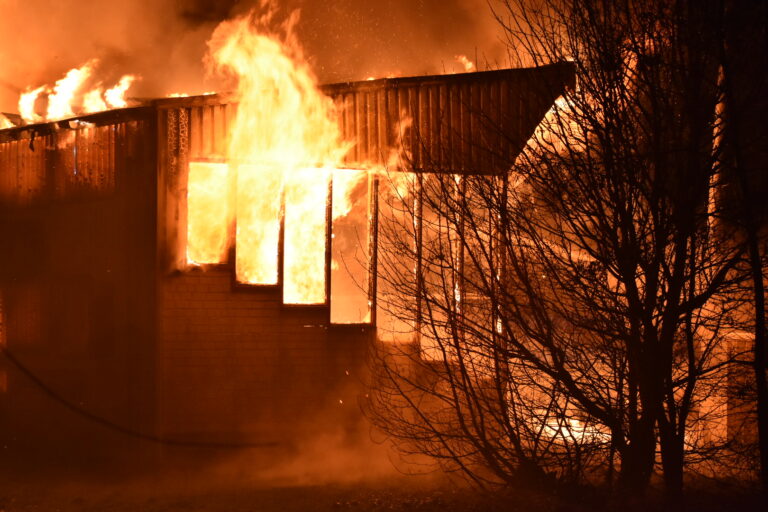 Tribune SV TOGB in brand Het Hoge Land Berkel en Rodenrijs