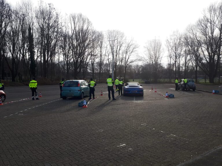 Dertien bekeuringen tijdens verkeerscontrole Capelseweg Capelle aan den IJssel