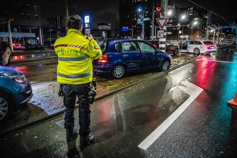 Politie schiet gericht op gewapende overvallers in Den Haag