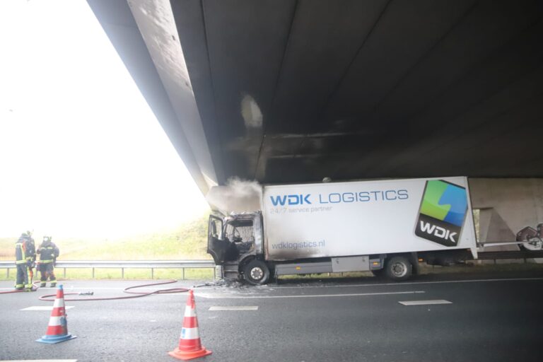 Rijksweg A12 bij Zevenhuizen tijdelijk afgesloten geweest in verband met voertuigbrand