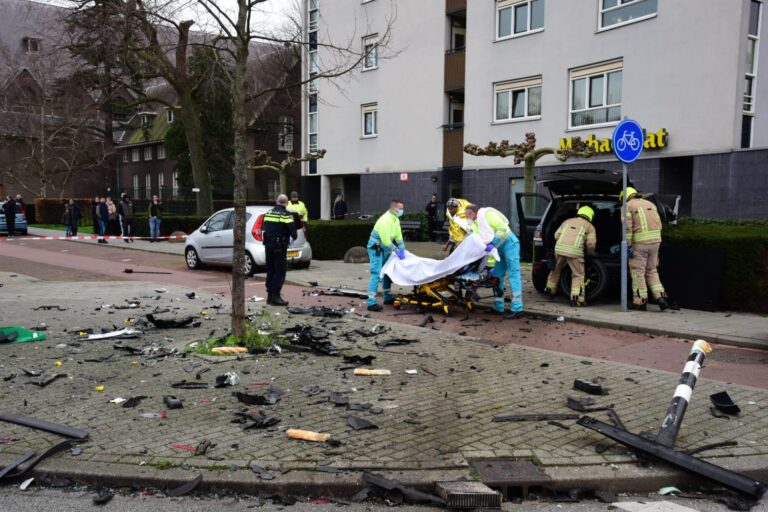 Twee gewonden na ongeluk Dorpsweg Rotterdam