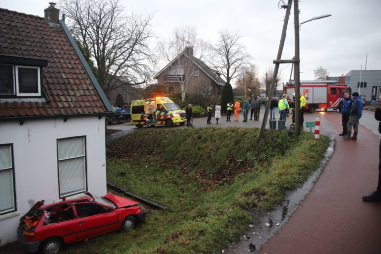 Automobiliste met engel op schouder na fors eenzijdig ongeval in Gouderak