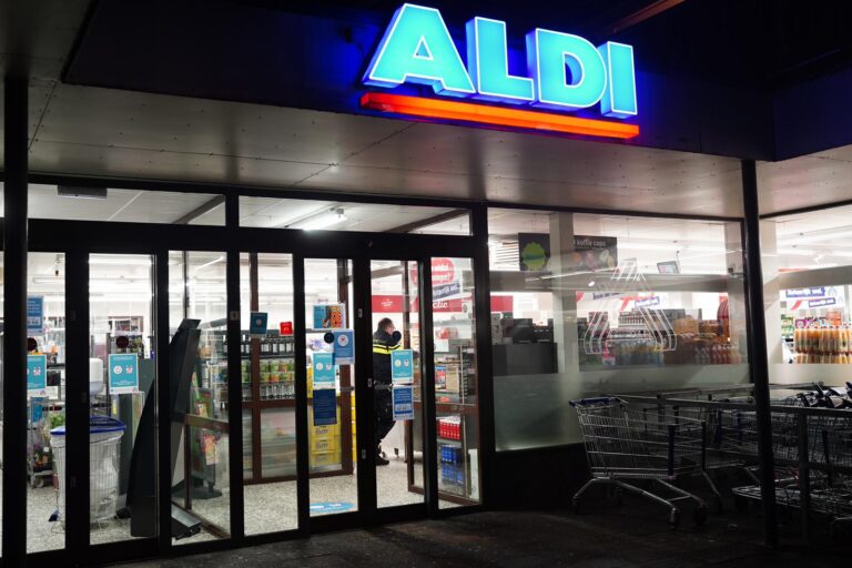 Daders voortvluchtig na overval op Aldi in Ridderkerk