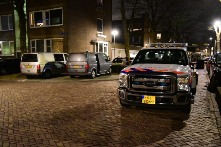 Dode in auto Flakkeesestraat Rotterdam