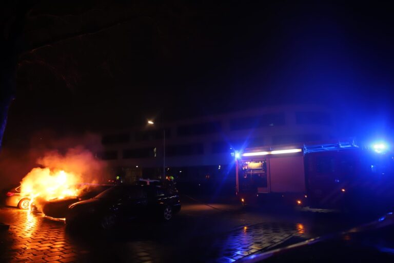 Weer meerdere auto’s verwoest door brand Willem de Zwijgersingel Gouda