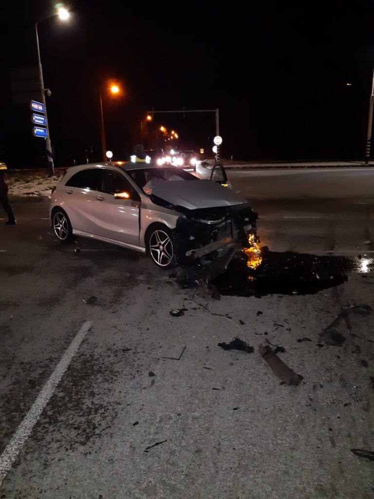 Tegenpartij aanrijding rijdt door, politie zoekt getuigen Capelseweg Capelle aan den IJssel