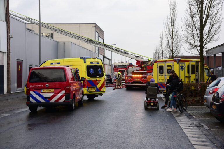 Drie gewonden na brand op dak banketbakkerij Uljee Ridderkerkstraat Rotterdam