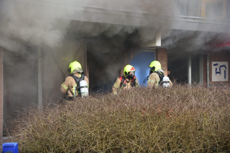 Zwaargewonde bij brand in flat Baarnhoeve Vlaardingen