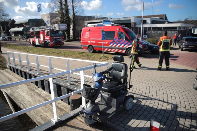 Brandweer uitgerukt vanwege achtergelaten scootmobiel op brug in Reeuwijk