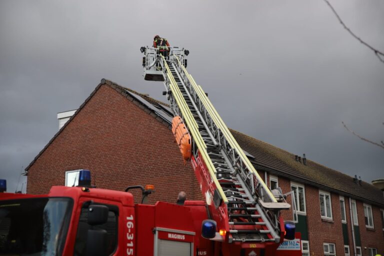 Brandweer hersteld dakpannen Hortus Gouda