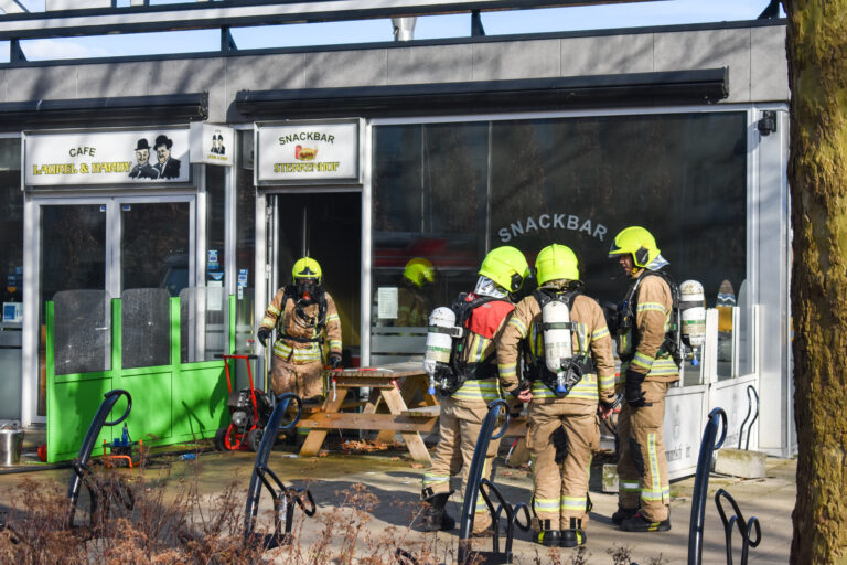 Frituurpan vliegt in brand in snackbar Sterrenhof Spijkenisse