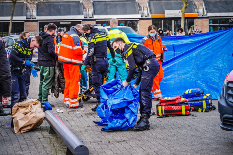 Man zwaargewond na steekpartij Grote Visserijstraat Rotterdam