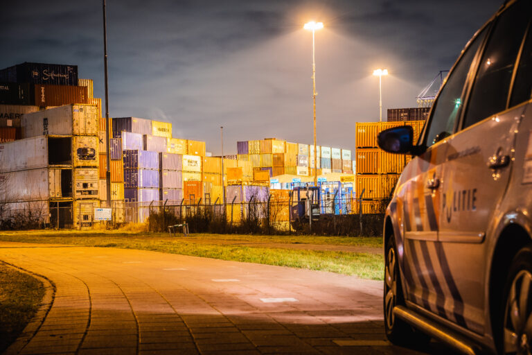 Politie op zoek naar mogelijke uithaler in Waalhavengebied Rotterdam