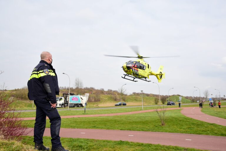 Man zwaargewond na val van dak Eriks-Akker Barendrecht