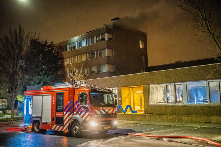 Grote brand kantoorpand Linde gas Benelux Havenstraat Rotterdam (video)