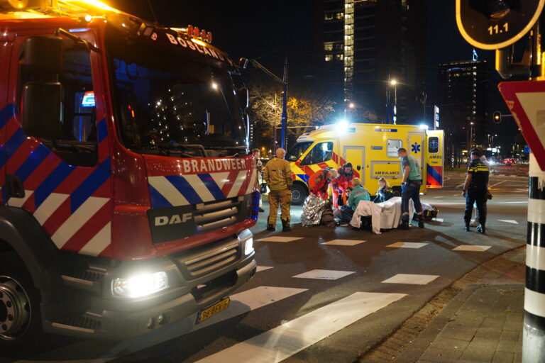 Vrouw geschept door automobilist Oostplein Rotterdam