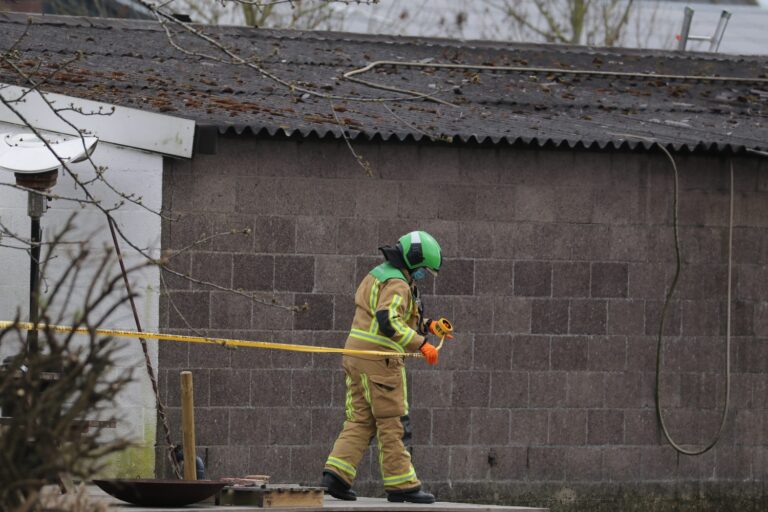 Mogelijk asbest vrijgekomen bij brand in garageboxen Reijerskoop Boskoop