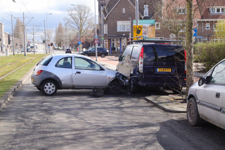 Automobilist vlucht na eenzijdig ongeval op de Bree in Rotterdam
