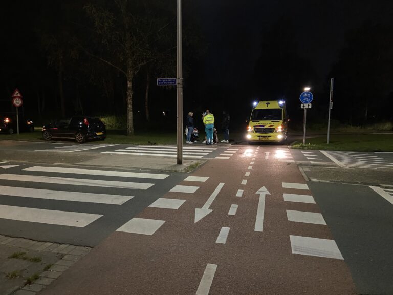Scooterrijdster lichtgewond na aanrijding met auto Burgemeester van Dijklaan Capelle aan den IJssel