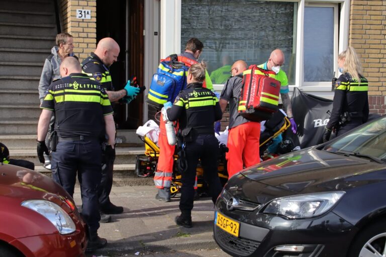 Man zwaargewond na medische noodsituatie Wevershoekstraat Rotterdam