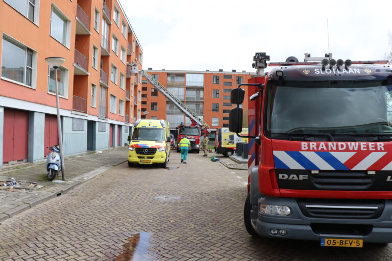 Brandweer en traumahelikopter assisteren bij medische noodsituatie Valkenhof Capelle aan den IJssel