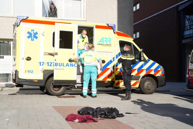 Politie nog op zoek naar zes verdachten steekpartij Berlagepad Rotterdam