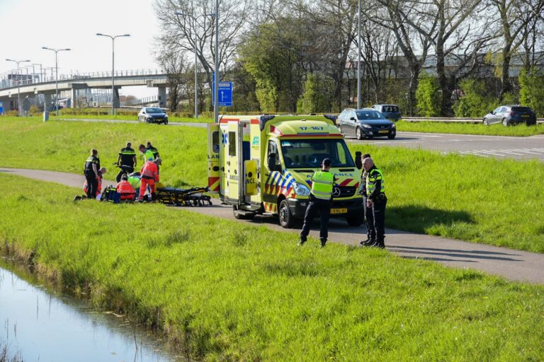 Bromfietser zwaargewond na val Groene Kruisweg Hoogvliet