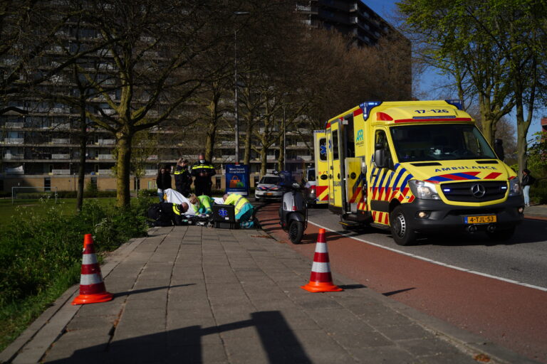 Meisje valt met scooter en raakt gewond Noorderbreedte Capelle aan den IJssel