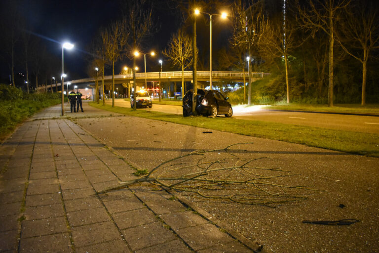 Meerdere personen vluchten na eenzijdig ongeval Schenkeweg Spijkenisse