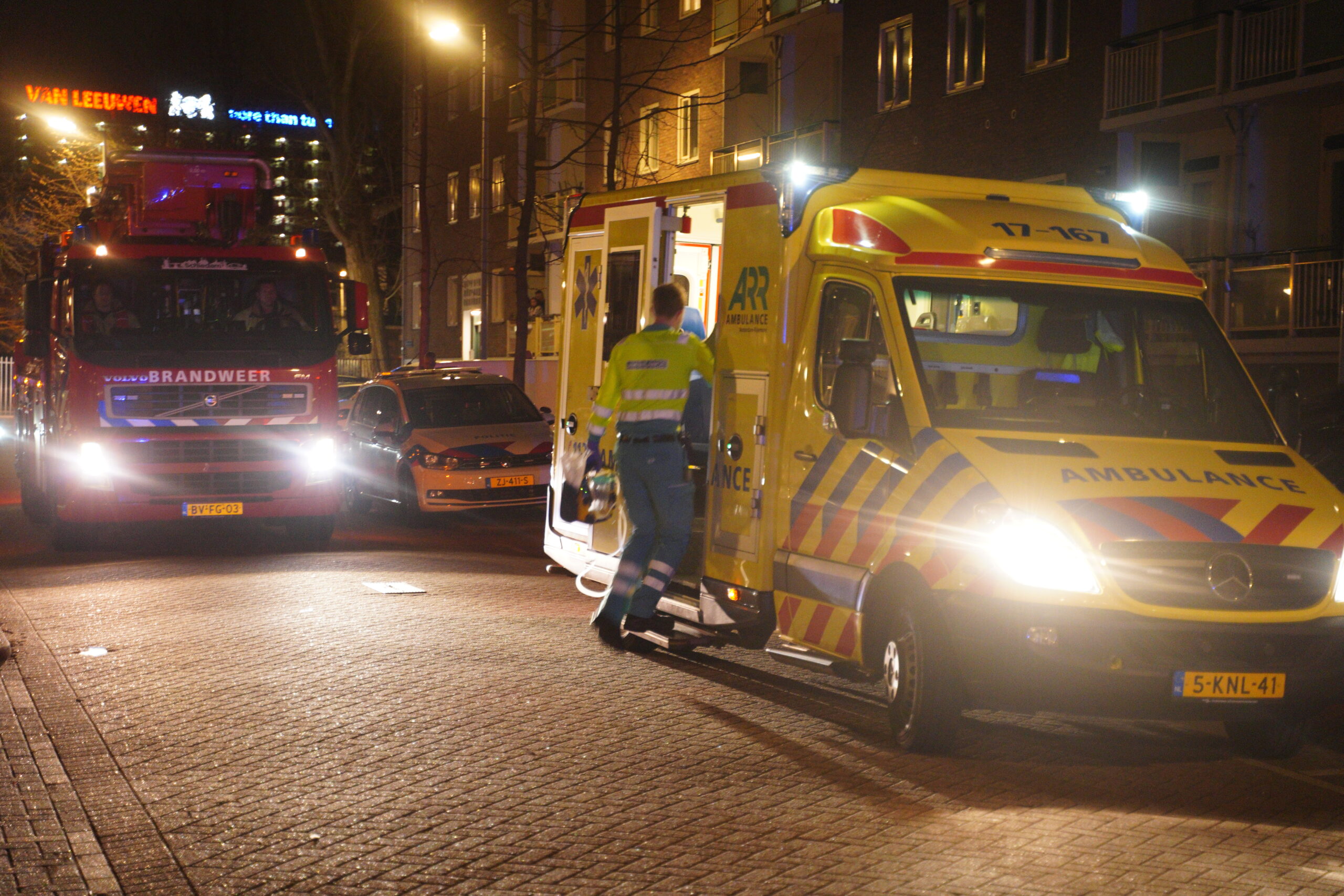 Zwaargewonde na steekpartij Beeningerstraat Rotterdam -.