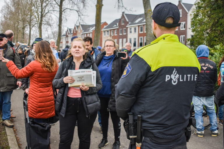 Demonstranten Verbinding voor Vrijheid bezetten Vesting Hellevoetsluis