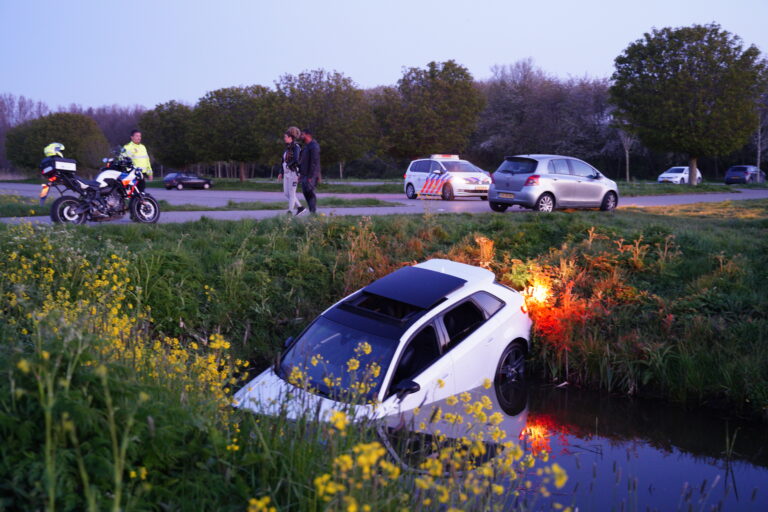 Auto te water Vliegenzwamplaats Bergschenhoek