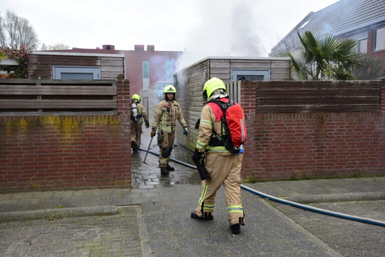 Flinke brand verwoest schuur Klaproos Hoogvliet