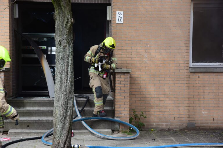 Uitslaande brand in portiekwoning aan Lekstraat in Schiedam