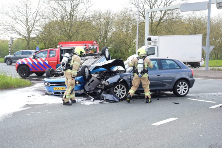 Twee gewonden en veel schade na ongeluk Groene Kruisweg Rhoon