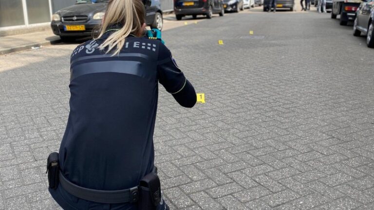 Politie onderzoekt schietpartij op bedrijfspand Bornissestraat Rotterdam